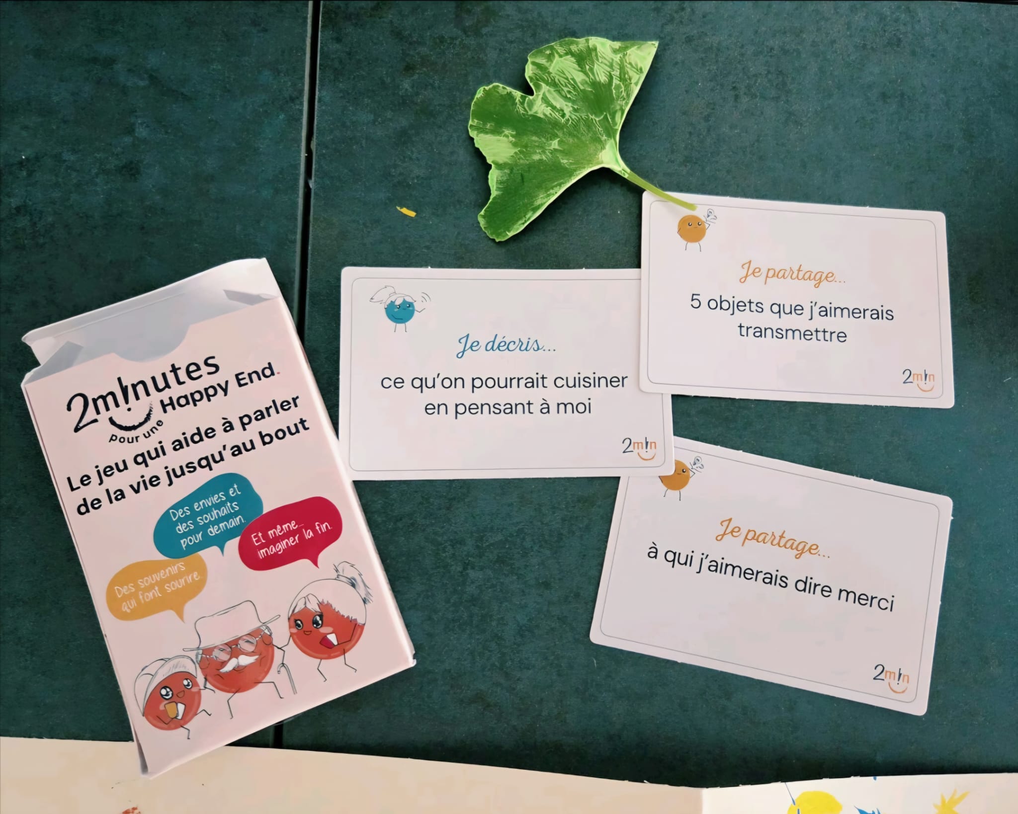 Le jeu Happy End et une feuille de Ginkgo peinte